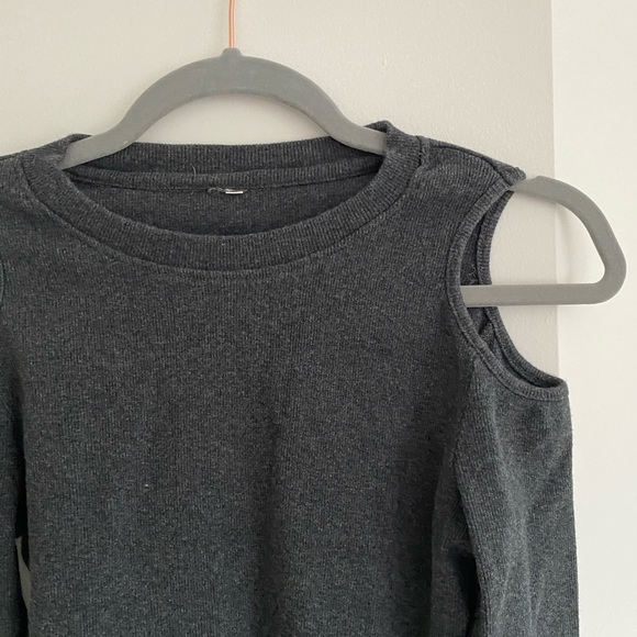 Grey Cutout Shoulder Long Sleeve - Picture 2 of 3